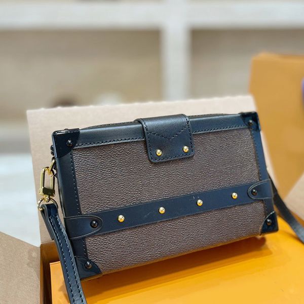 toles bags messenger little hard patchwork color hasp letter pattern removable shoulder strap rivet decorate
toles bags messenger little hard patchwork color hasp letter pattern removable shoulder strap rivet decorate