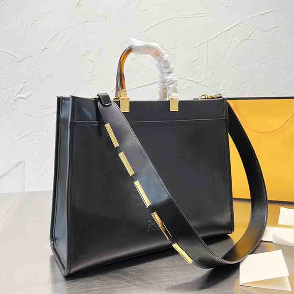 luxurys designer handbags brand shoulder tote bag women shopping crossbody bags wallet leather purses
luxurys designer handbags brand shoulder tote bag women shopping crossbody bags wallet leather purses