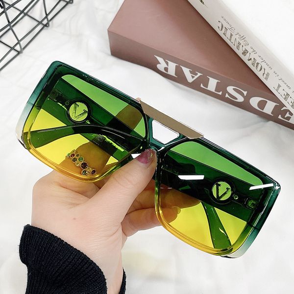 new large frame fashion sunglasses personalized metal decoration trend net red same glasses, White;black
new large frame fashion sunglasses personalized metal decoration trend net red same glasses, White;black