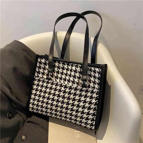 new portable tote lattice large capacity shoulder women's bags luxury brand purses
new portable tote lattice large capacity shoulder women's bags luxury brand purses