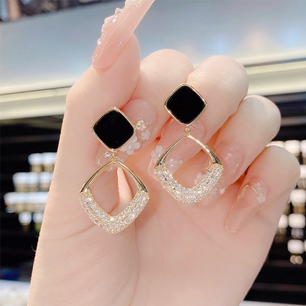 earrings s925 silver needle simple design sense geometric diamond inlaid temperament advanced, Golden;silver
earrings s925 silver needle simple design sense geometric diamond inlaid temperament advanced, Golden;silver