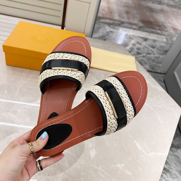 2022 lock it flat mules sandals designer women slippers summer beach flip flops rubber sole fashion abstract art authentic ladies shoes 35-4, Black
2022 lock it flat mules sandals designer women slippers summer beach flip flops rubber sole fashion abstract art authentic ladies shoes 35-4, Black