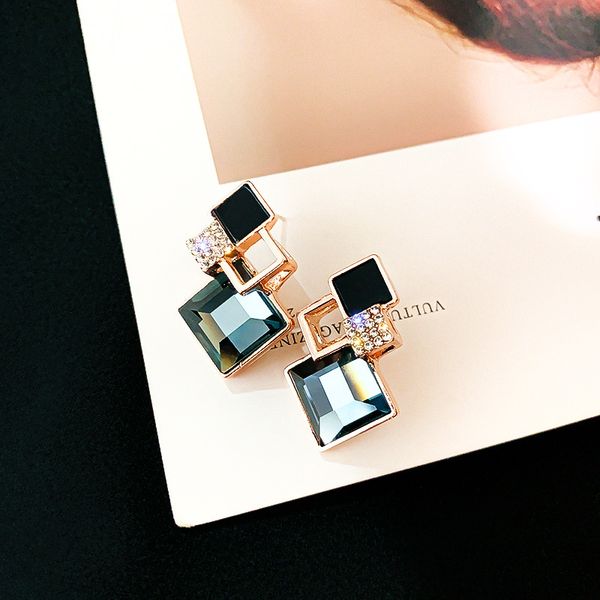 925 silver needle korean retro earrings elegant net red fashion diamond-embedded geometric earrings european and american simple eardrop, Golden
925 silver needle korean retro earrings elegant net red fashion diamond-embedded geometric earrings european and american simple eardrop, Golden
