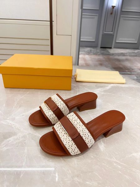 three-dimensional embossed slippers silk embossed logo lightweight men's slippers women's beach slippers brand 0601, Black
three-dimensional embossed slippers silk embossed logo lightweight men's slippers women's beach slippers brand 0601, Black