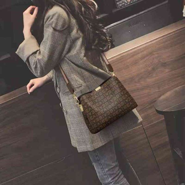 bag female 2022 new large capacity class messenger bucket style luxury designer handbag shoulder bags
bag female 2022 new large capacity class messenger bucket style luxury designer handbag shoulder bags