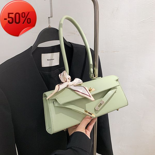 luxury designerkorean texture female 2022 new fashion net red small square popular portable bag in summer
luxury designerkorean texture female 2022 new fashion net red small square popular portable bag in summer