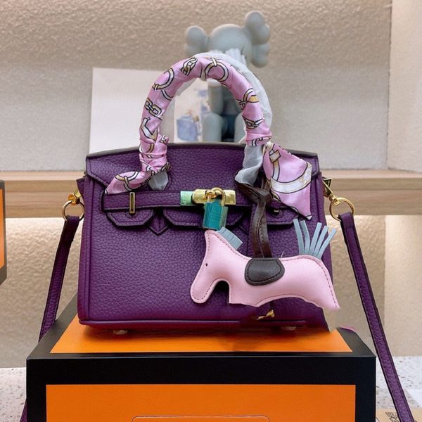 2022 crossbody handbag designer handbags camera bag fationwomen handbags flap wallet stripes shoulder bags tassel pendant soft 2.0.2.2 10
2022 crossbody handbag designer handbags camera bag fationwomen handbags flap wallet stripes shoulder bags tassel pendant soft 2.0.2.2 10