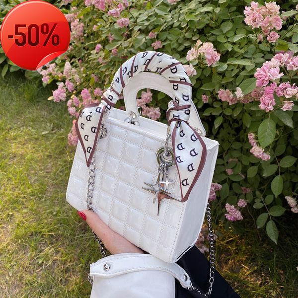 the factory directly portable diana 2022 new trendy women's fashion msenger dign ribbon small bag hand carry
the factory directly portable diana 2022 new trendy women's fashion msenger dign ribbon small bag hand carry