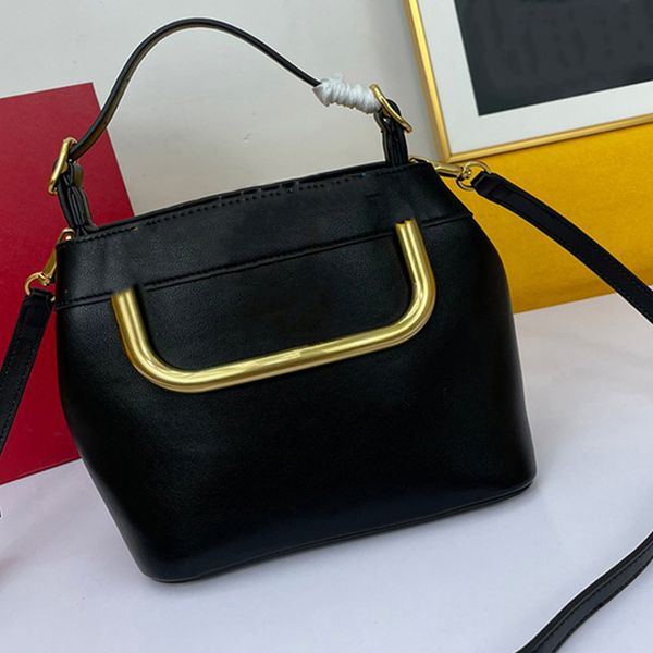 solid color designer luxury rivet bucket bag leather handbag ladies new sheepskin fashion casual shoulder crossbody bag
solid color designer luxury rivet bucket bag leather handbag ladies new sheepskin fashion casual shoulder crossbody bag