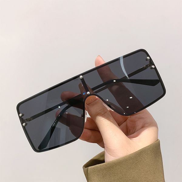 new oversized one piece square rimls sunglass trendy men ladi fashionable multicolor shad brand digner eyewear, White;black
new oversized one piece square rimls sunglass trendy men ladi fashionable multicolor shad brand digner eyewear, White;black