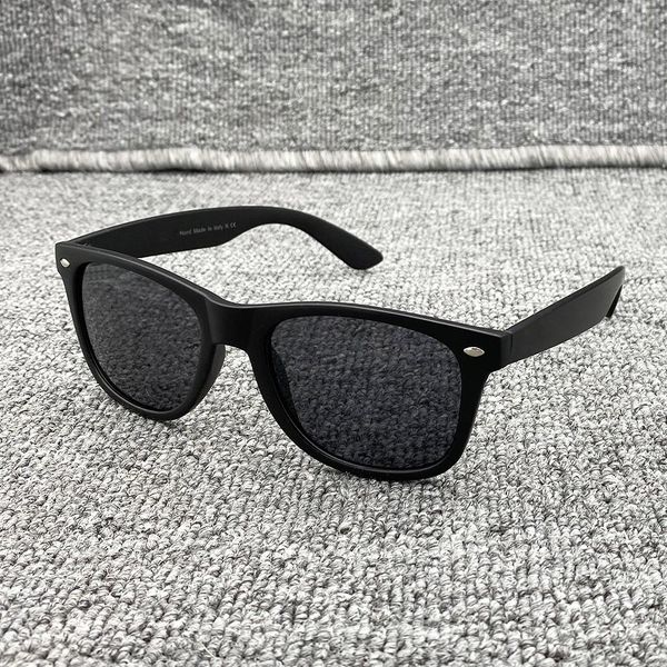 2022 designer polarized luxury sunglasses for men women vintage sun glass uv400 eyewear fashion glasses frame polaroid lens high quality, White;black
2022 designer polarized luxury sunglasses for men women vintage sun glass uv400 eyewear fashion glasses frame polaroid lens high quality, White;black