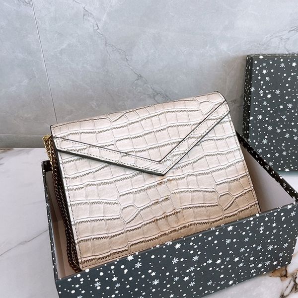 stone chain bag genuine leather shoulder handbag high-quality hardware letter chain folding box interior compartment zip pocket goddess purs
stone chain bag genuine leather shoulder handbag high-quality hardware letter chain folding box interior compartment zip pocket goddess purs