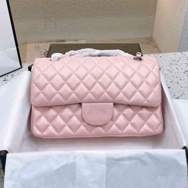 2022ssw womnens iridescent pearly pink classic double flap bags with silver metal hardware chain crossbody shoulder luxury designer totes sa
2022ssw womnens iridescent pearly pink classic double flap bags with silver metal hardware chain crossbody shoulder luxury designer totes sa
