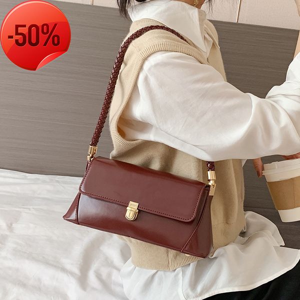 luxury designerwomen's one shoulder underarm small bag women's able new fashion net red texture handbag 
luxury designerwomen's one shoulder underarm small bag women's able new fashion net red texture handbag