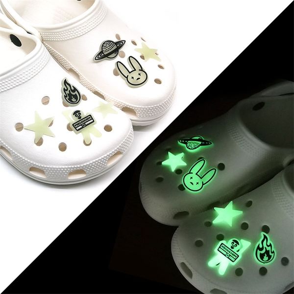 50pcs lot bad bunny pvc glow luminous shoe charms plastic ornamets in the dark decoration accessories promotional gift 220720, White;pink
50pcs lot bad bunny pvc glow luminous shoe charms plastic ornamets in the dark decoration accessories promotional gift 220720, White;pink