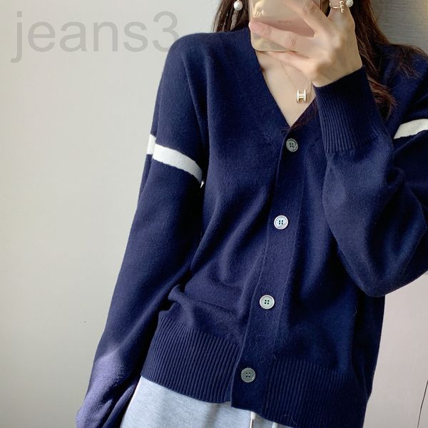 women's sweaters designer new style elephant embroidery color matching v-neck wool knitting 2021 autumn winter cardigan women's bo, White;black
women's sweaters designer new style elephant embroidery color matching v-neck wool knitting 2021 autumn winter cardigan women's bo, White;black