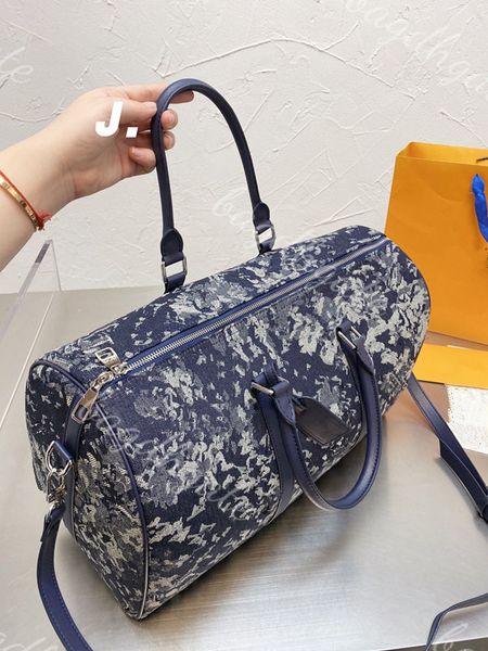 designer luxury bags 2022 european and american high-capacity short-haul luggage shoulder fitness fashion men's and women's
designer luxury bags 2022 european and american high-capacity short-haul luggage shoulder fitness fashion men's and women's
