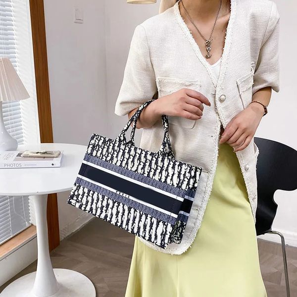 2022 fashion women large shopping bags canvas embroidered female shoulder bag backpack high-quality storage designer handbag luxurious woman
2022 fashion women large shopping bags canvas embroidered female shoulder bag backpack high-quality storage designer handbag luxurious woman