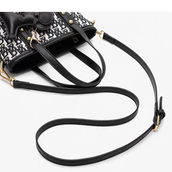 bag 2022 designer summer printed mini tote single handbag female shoulder bags handbags
bag 2022 designer summer printed mini tote single handbag female shoulder bags handbags