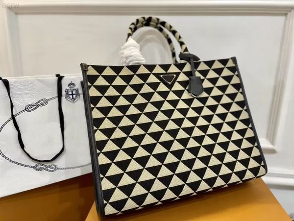 hbp 2005 luxury designer fabric beach bags womens men tote shoulder bag quality triangle fashion messenger wallet classic crossbody
hbp 2005 luxury designer fabric beach bags womens men tote shoulder bag quality triangle fashion messenger wallet classic crossbody