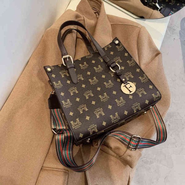 2022 new designer handbags female autumn new fashion high-capacity tote versatile broadband single shoulder messenger
2022 new designer handbags female autumn new fashion high-capacity tote versatile broadband single shoulder messenger