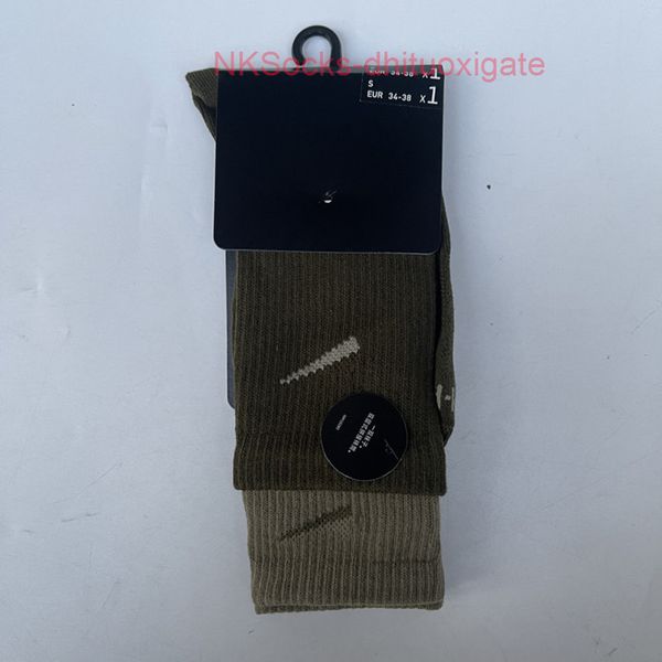 classic men fashion socks hook brand color stitched men's women's long tube sports training sock street couple middle tubes luxury, Black
classic men fashion socks hook brand color stitched men's women's long tube sports training sock street couple middle tubes luxury, Black