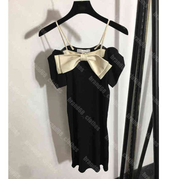 22ss designer women dresses party evening summer fashion one shoulder dress slim fit sleeveless midi skirt letter logo d..or brand female ap, Black;gray
22ss designer women dresses party evening summer fashion one shoulder dress slim fit sleeveless midi skirt letter logo d..or brand female ap, Black;gray