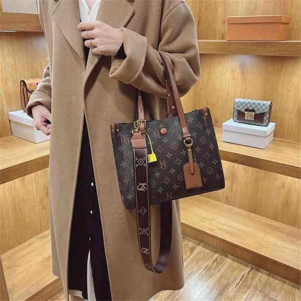 68% off bag autumn and winter new high-capacity commuter tote women's high-level sense of one shoulder portable trend
68% off bag autumn and winter new high-capacity commuter tote women's high-level sense of one shoulder portable trend
