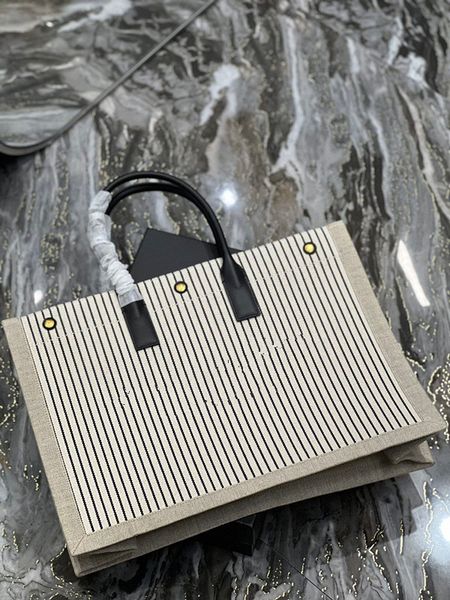 women's new big shopping shoulder bag cotton and linen large capacity fine workmanship simple design versatile temperament
women's new big shopping shoulder bag cotton and linen large capacity fine workmanship simple design versatile temperament