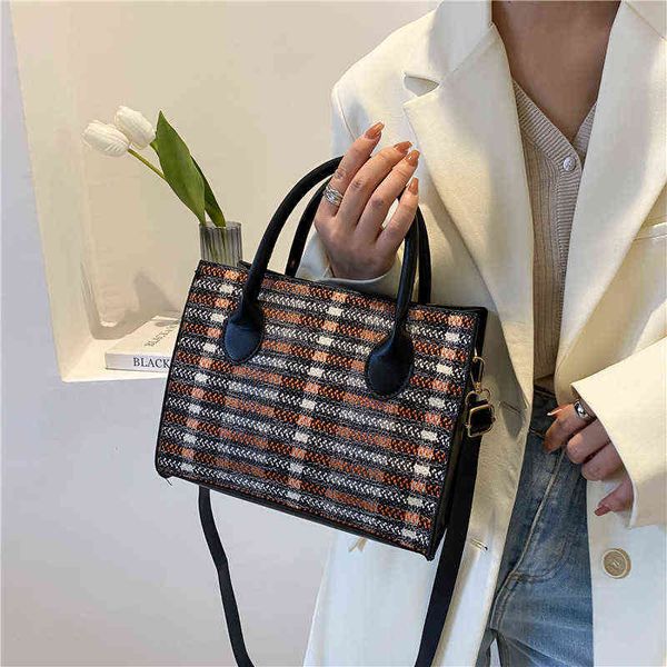 lattice large capacity handbag women's fashion texture one shoulder simple leisure contrast color messenger bag 220514
lattice large capacity handbag women's fashion texture one shoulder simple leisure contrast color messenger bag 220514