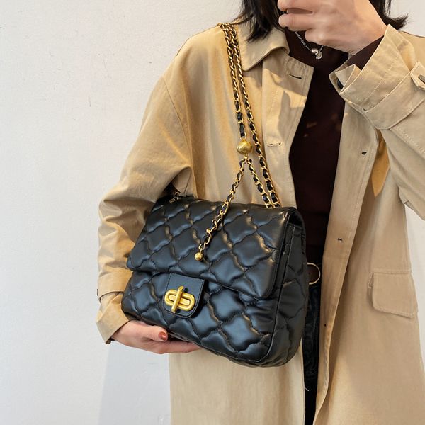 autumn and winter trendy rhombus chain shoulder bag fashion lady wild large capacity messenger small square bag female
autumn and winter trendy rhombus chain shoulder bag fashion lady wild large capacity messenger small square bag female