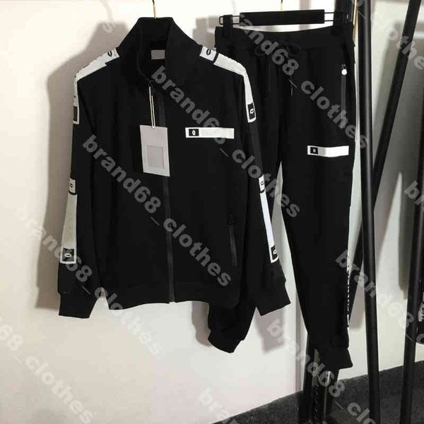 22ss women designer luxury tracksuits set oversized stand collar long sleeve zip jacket two piece pants tracksuit sportswear logo luxury cc, Gray
22ss women designer luxury tracksuits set oversized stand collar long sleeve zip jacket two piece pants tracksuit sportswear logo luxury cc, Gray