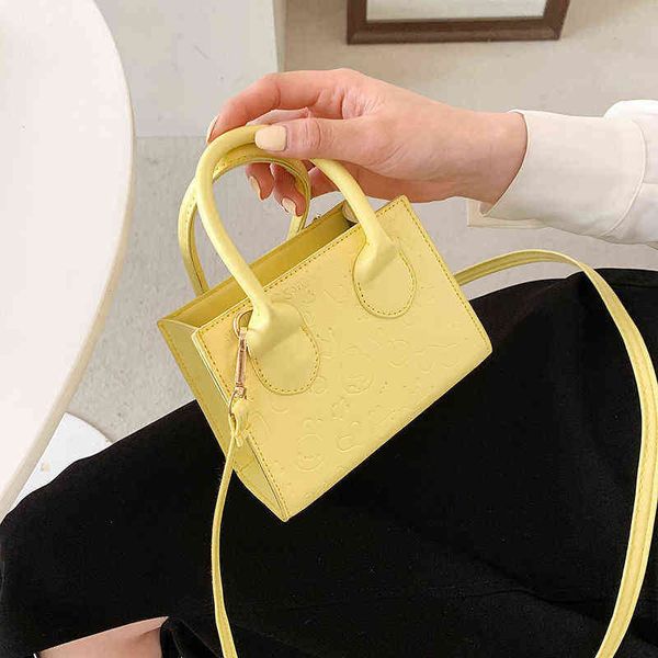 2022 new fashion all-match ladies mini handbag year's popular bag women's summer high sense msenger portable small
2022 new fashion all-match ladies mini handbag year's popular bag women's summer high sense msenger portable small