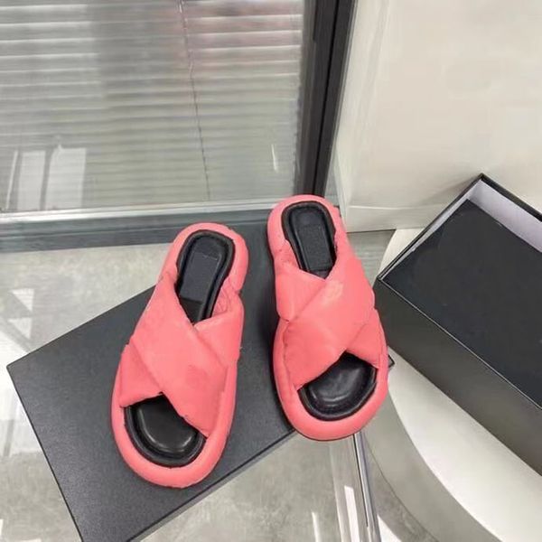 new luxury women's slippers sandals summer bread slippers trigger advanced women thick soled non slip soles sizes 35 to 40, Black
new luxury women's slippers sandals summer bread slippers trigger advanced women thick soled non slip soles sizes 35 to 40, Black