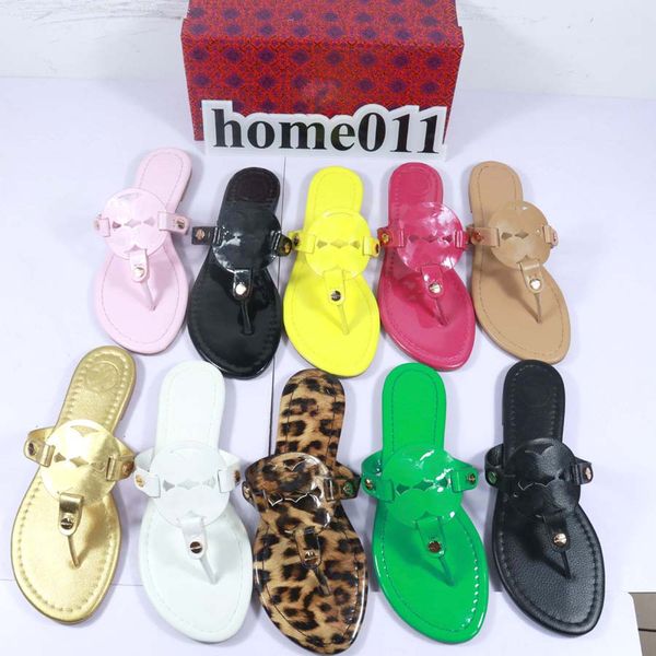 2023fashion classic t women sandals slippers slide hollowed out pattern flats low heels slippers outdoor beach shoes large size fashion luxe, Black
2023fashion classic t women sandals slippers slide hollowed out pattern flats low heels slippers outdoor beach shoes large size fashion luxe, Black