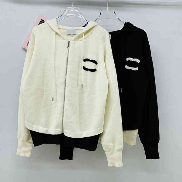 women's knits tees high end black and white zipper cardigan letter embroidered wool knitted casual sportswear coat
women's knits tees high end black and white zipper cardigan letter embroidered wool knitted casual sportswear coat