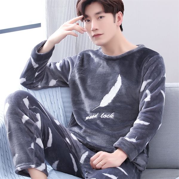 thicken flannel men s pajamas two piece fashion print feather home clothes loose soft homewear pajamas warm winter set lj201113, Black;brown
thicken flannel men s pajamas two piece fashion print feather home clothes loose soft homewear pajamas warm winter set lj201113, Black;brown