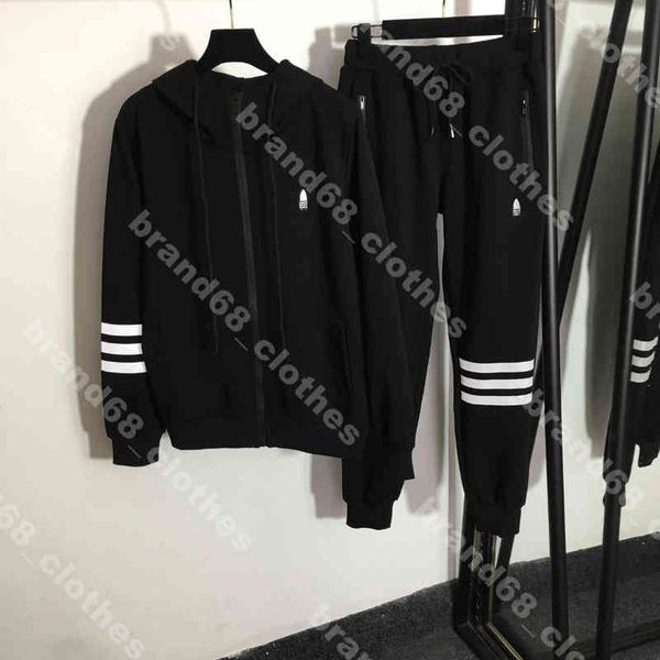 22ss women designer luxury tracksuits set oversized clover brand long sleeve zip jacket 2 piece pants tracksuit autumn sportswear logo luxu, Gray
22ss women designer luxury tracksuits set oversized clover brand long sleeve zip jacket 2 piece pants tracksuit autumn sportswear logo luxu, Gray