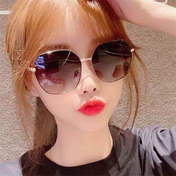 sunglasses trendy changing color fashion sunglasses large frame polarized anti ultraviolet women's big face looks thin 7tp2, White;black
sunglasses trendy changing color fashion sunglasses large frame polarized anti ultraviolet women's big face looks thin 7tp2, White;black