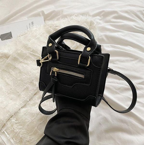 2022 women's coin purse summer new mini motorcycle messenger bag handbag 5color, Red;black
2022 women's coin purse summer new mini motorcycle messenger bag handbag 5color, Red;black
