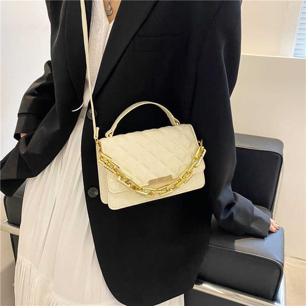 net red foreign style small bag women's 2021 new solid color lingge chain messenger small square bag fashion leisure single shoulder ba
net red foreign style small bag women's 2021 new solid color lingge chain messenger small square bag fashion leisure single shoulder ba