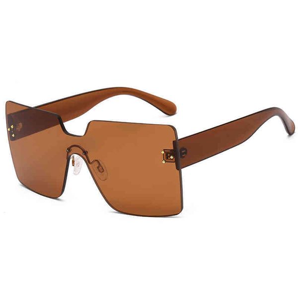 large frame conjoined piece sunglass uv proof metal nails framels tide street shooting sunglass glass, White;black
large frame conjoined piece sunglass uv proof metal nails framels tide street shooting sunglass glass, White;black