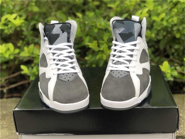 2022 released authentic 7 flint men basketball shoes cu9307-100 white grey black varsity purple suede sports sneakers with box
2022 released authentic 7 flint men basketball shoes cu9307-100 white grey black varsity purple suede sports sneakers with box