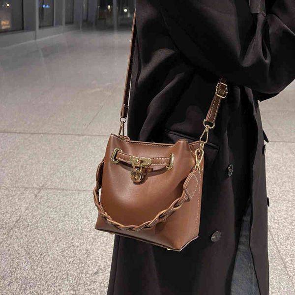 fashion women's new high-quality versatile bag luxury designer this year's popular foreign style small autumn and winter 2022 fash
fashion women's new high-quality versatile bag luxury designer this year's popular foreign style small autumn and winter 2022 fash