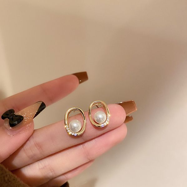 925 silver needle korean special interest light luxury earrings geometric ellipse rhinestone pearl earrings elegant high-grade eardrop for, Golden
925 silver needle korean special interest light luxury earrings geometric ellipse rhinestone pearl earrings elegant high-grade eardrop for, Golden
