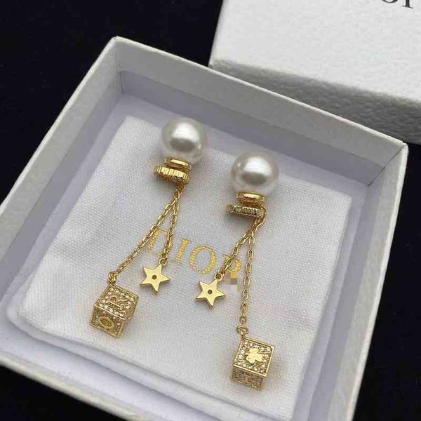 d new pearl elements temperament personality2022 luxury brand fashion design versatile ladies jewelry stud earrings, Golden;silver
d new pearl elements temperament personality2022 luxury brand fashion design versatile ladies jewelry stud earrings, Golden;silver