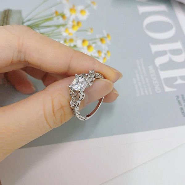 wedding rings engagement for women delicate hollow 4 zircon white gold color party gifts fashion jewelry, Slivery;golden
wedding rings engagement for women delicate hollow 4 zircon white gold color party gifts fashion jewelry, Slivery;golden