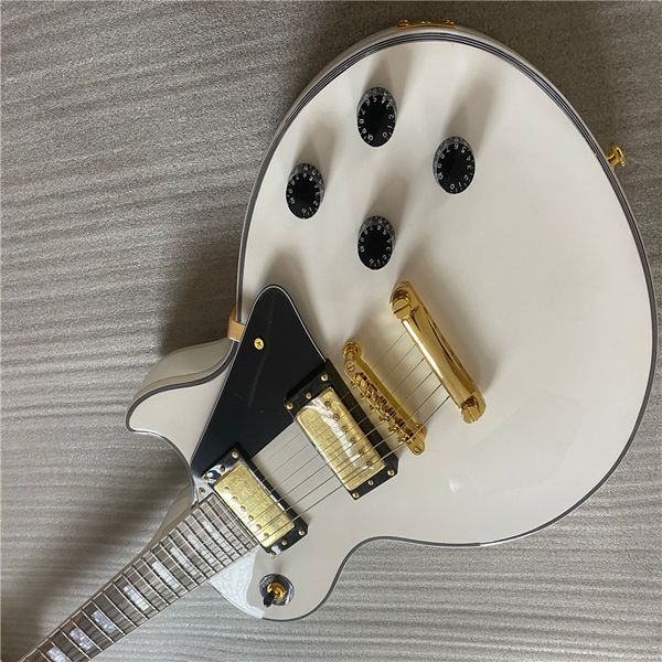 2021customshop rosewood fingerboard. electric guitar golden hardware, white, real picture shooting
2021customshop rosewood fingerboard. electric guitar golden hardware, white, real picture shooting