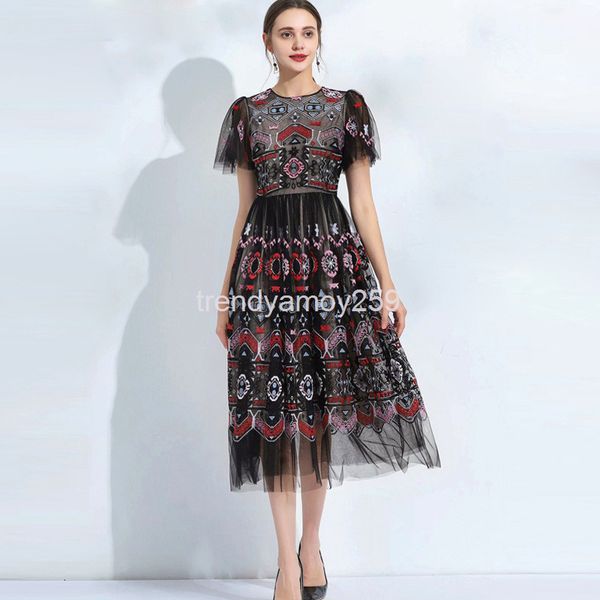 casual dresses spring and summer women's dress elegant round neck short sleeve heavy industry embroidery flower fashion medium long mes, Black;gray
casual dresses spring and summer women's dress elegant round neck short sleeve heavy industry embroidery flower fashion medium long mes, Black;gray