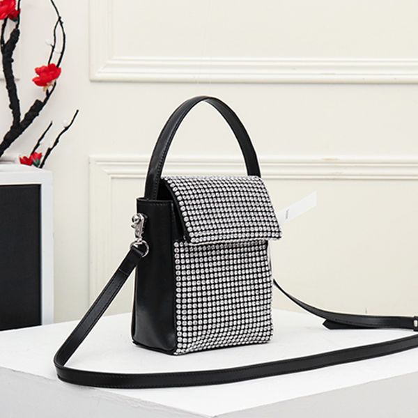 2022 new style bag female oblique arm shine bag hand carrying flash small square box water diamond bag full of diamond handheld a
2022 new style bag female oblique arm shine bag hand carrying flash small square box water diamond bag full of diamond handheld a
